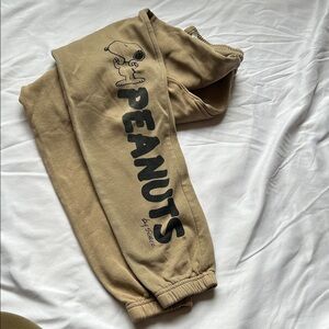 Peanuts Kids Brown Joggers H & M size 10/12. Featuring snoopy.